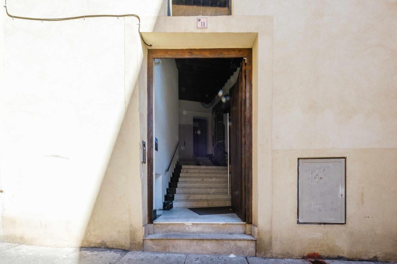 Apartamento Con Patio Junto A La Catedral By Toledo Ap Екстериор снимка