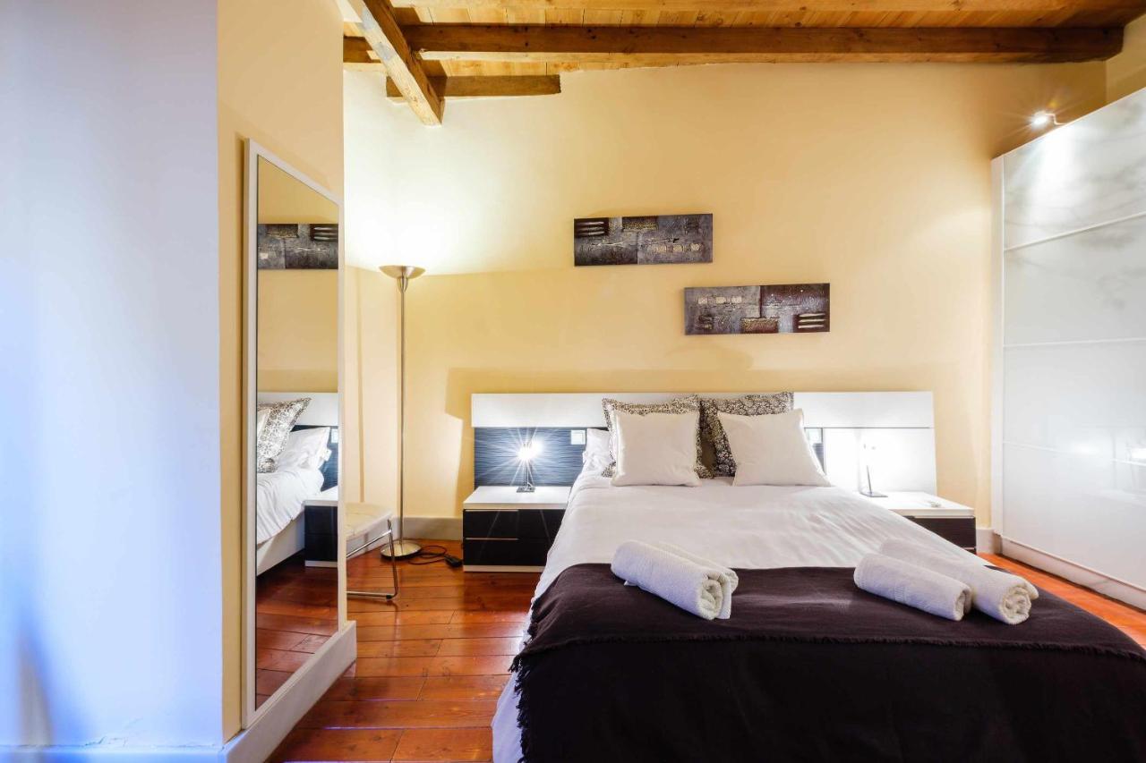 Apartamento Con Patio Junto A La Catedral By Toledo Ap Екстериор снимка