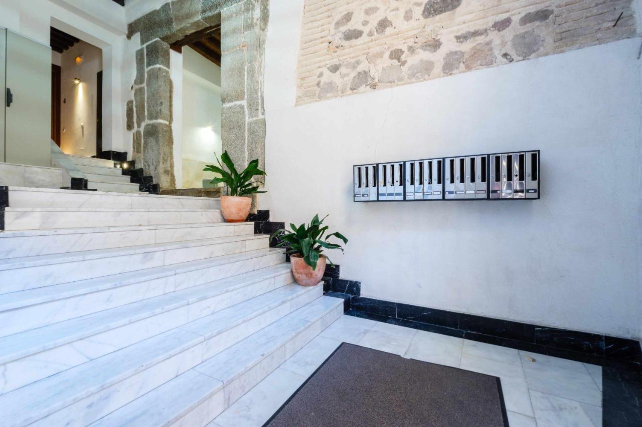 Apartamento Con Patio Junto A La Catedral By Toledo Ap Екстериор снимка