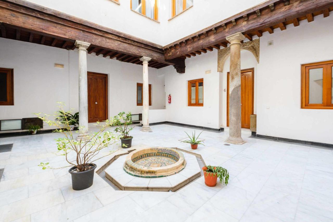 Apartamento Con Patio Junto A La Catedral By Toledo Ap Екстериор снимка