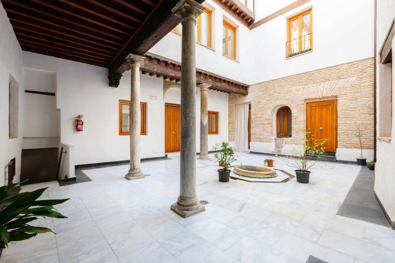 Apartamento Con Patio Junto A La Catedral By Toledo Ap Екстериор снимка